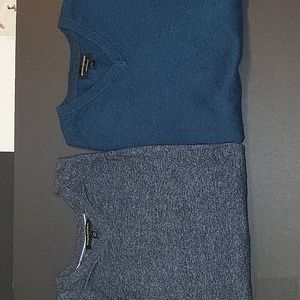LOT of 2 -- Size XL Men's Banana Republic V-Neck Sweaters!